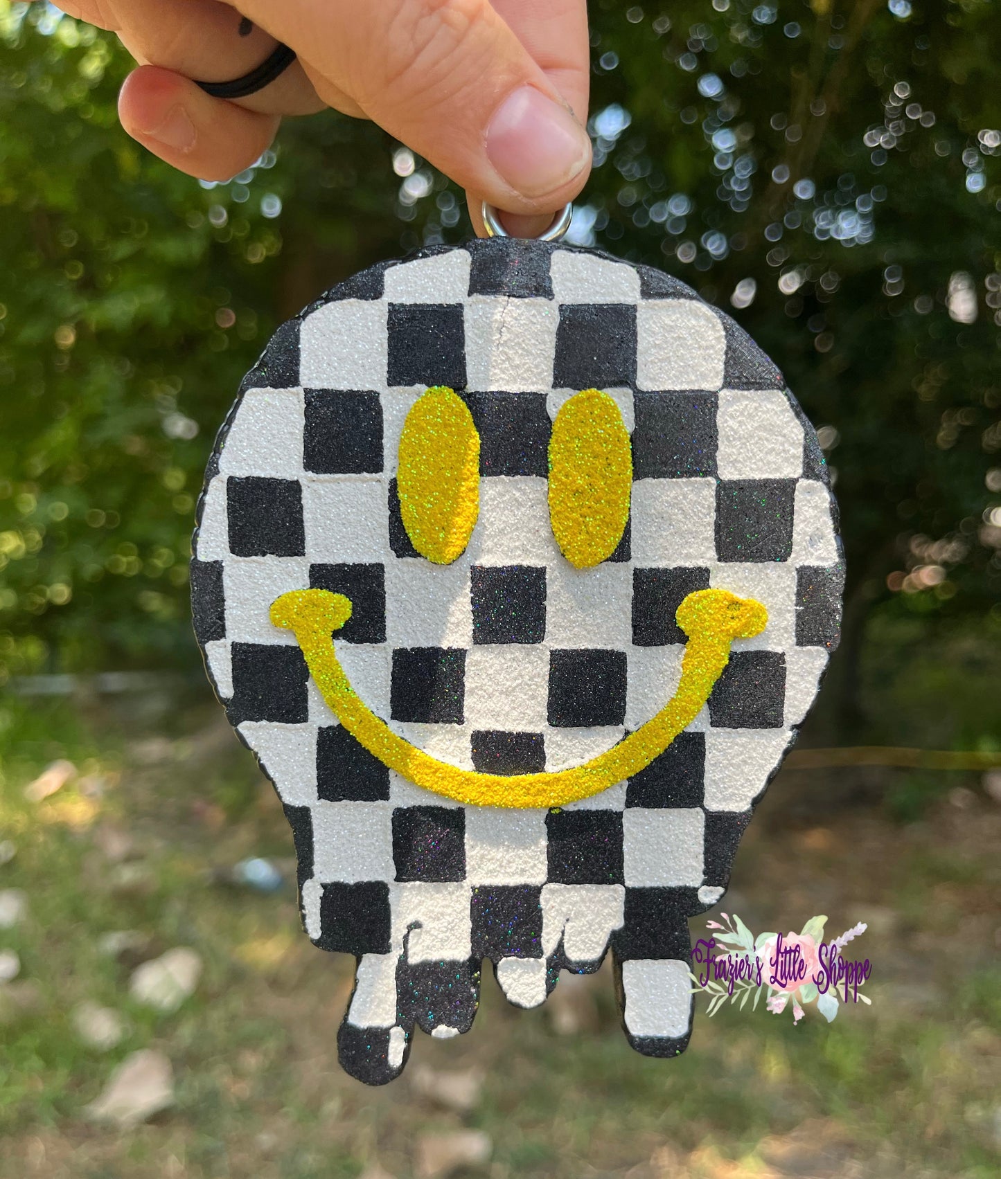 {Checkered Smiley} Large Freshie